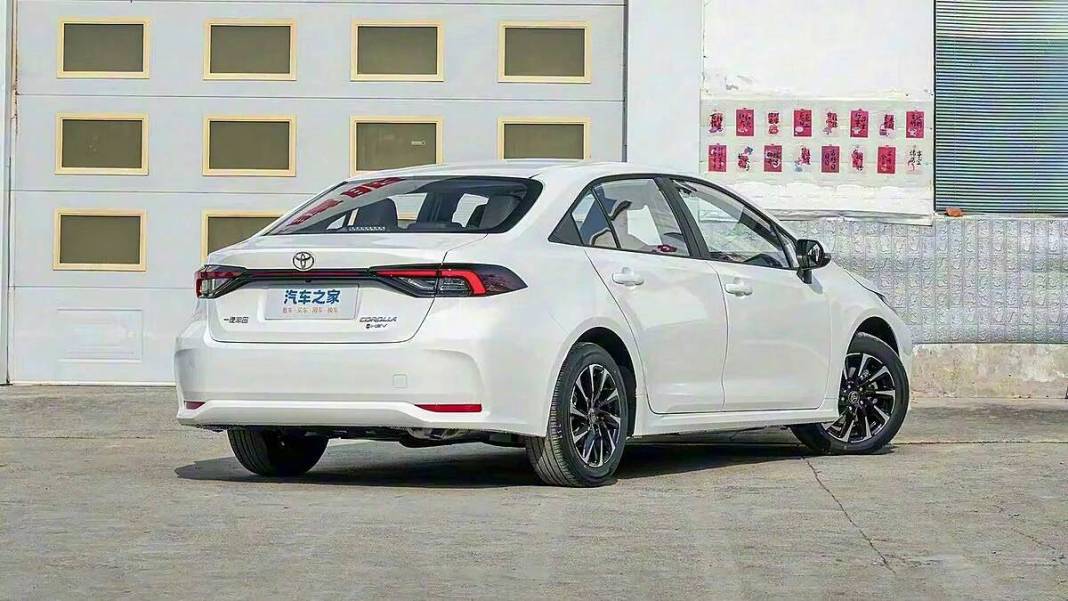 Yakıt cimrisi Corolla'nın yeni yüzü göründü! Toyota'nın yeni sedan kralı sahnede 6